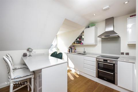 2 bedroom penthouse for sale - Winton Approach, Croxley Green, Rickmansworth