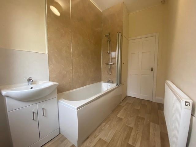 Bathroom 2.jpg