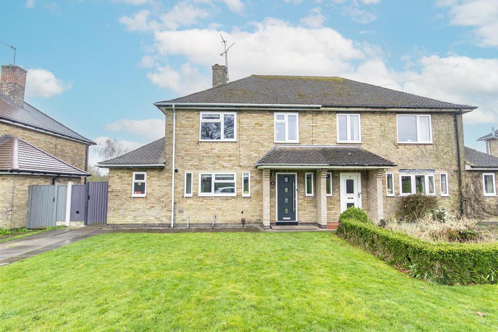 Derwent Crescent, Newbold, Chesterfield 3 bed semidetached house for