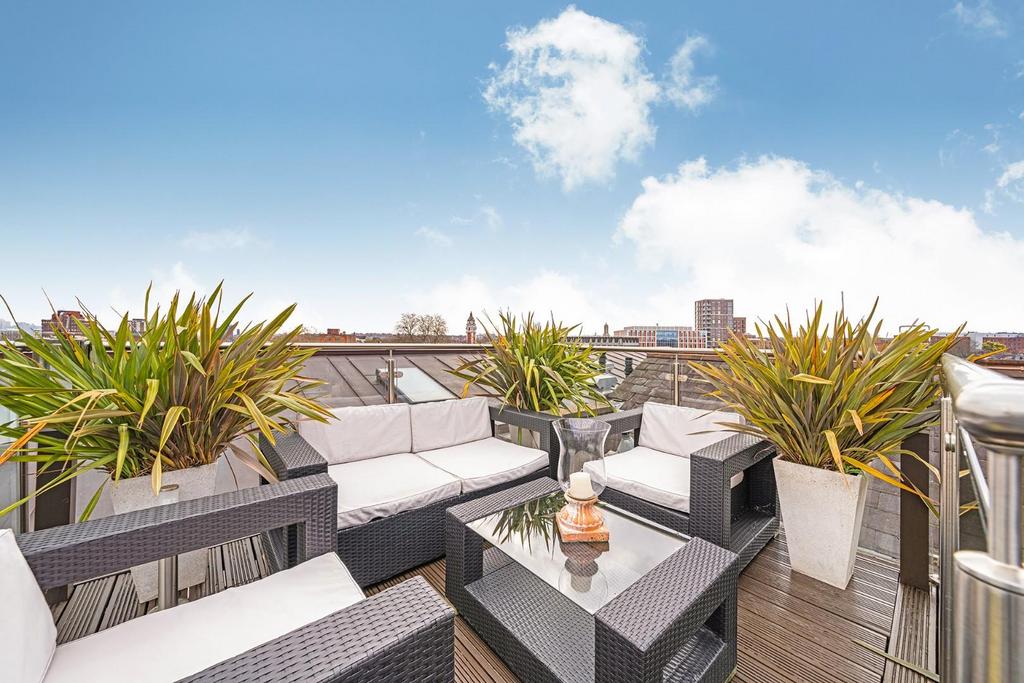 Roof Terrace (5).jpg
