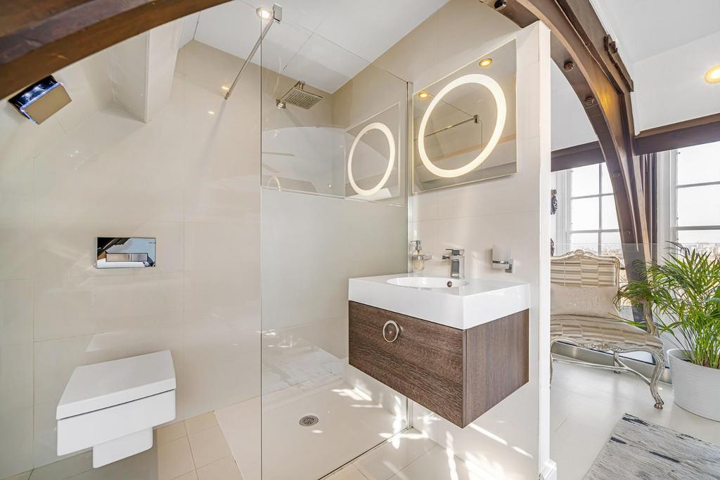 Bathroom (2).jpg