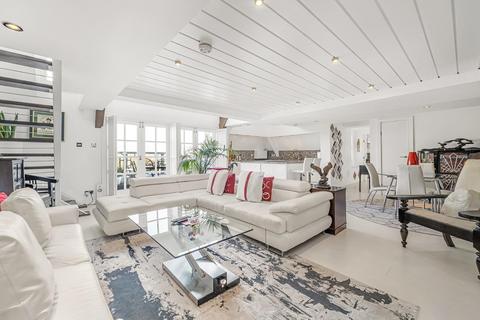 Flat 44, Alpha House, 4 Beta Place, London, SW4 7QN