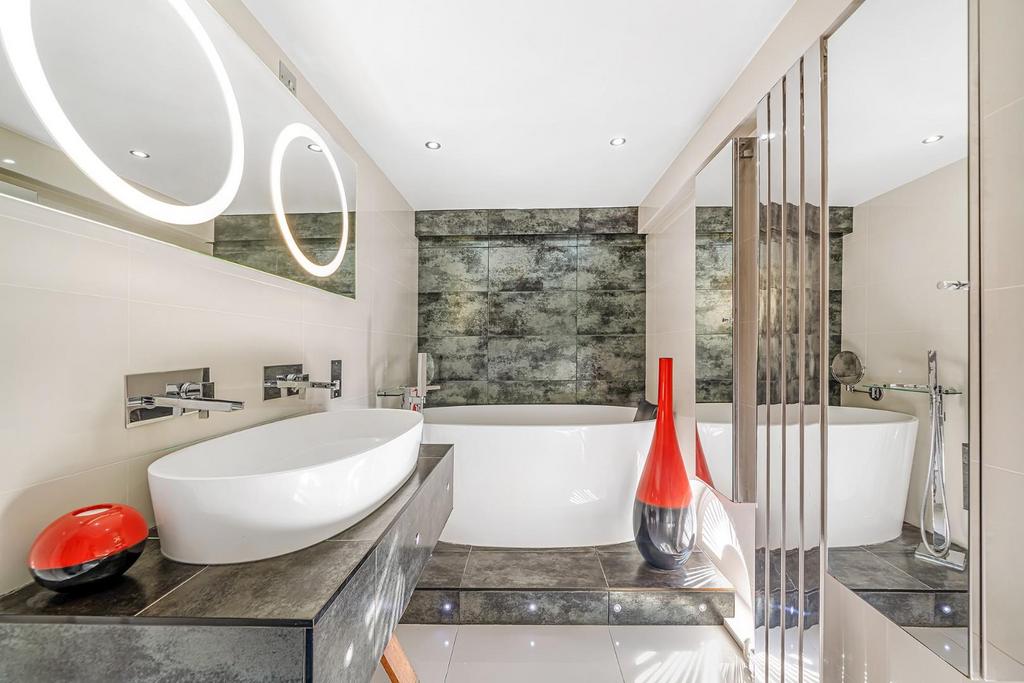 Bathroom (1).jpg