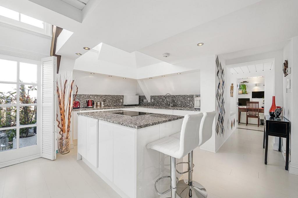 Kitchen (1).jpg