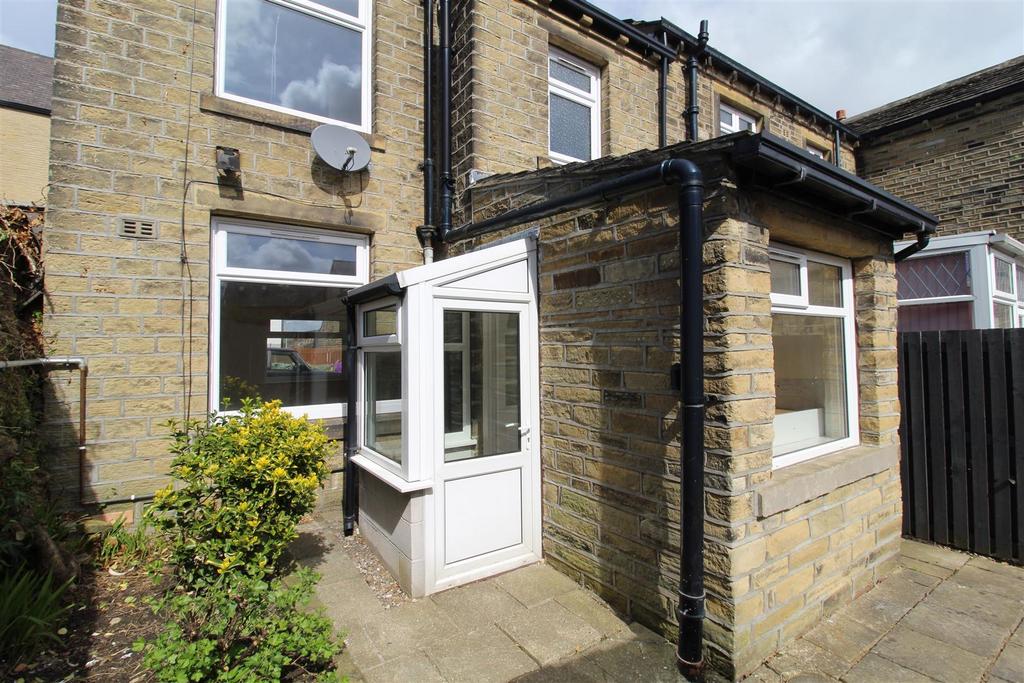 John Street, Elland 2 bed terraced house to rent £600 pcm (£138 pw)