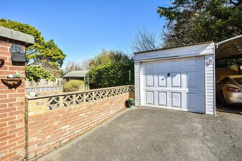 16 Crawts Road, Overton, Basingstoke, RG25 3LN