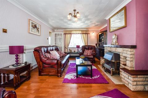 16 Crawts Road, Overton, Basingstoke, RG25 3LN