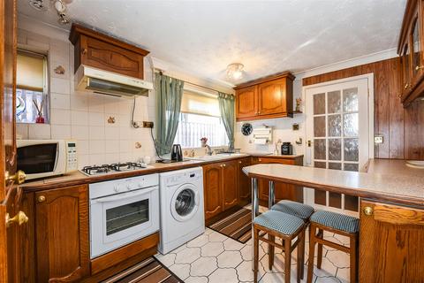 16 Crawts Road, Overton, Basingstoke, RG25 3LN