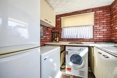 16 Crawts Road, Overton, Basingstoke, RG25 3LN