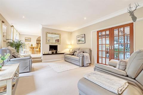 5 bedroom detached house for sale - Bracken Drive, Chigwell