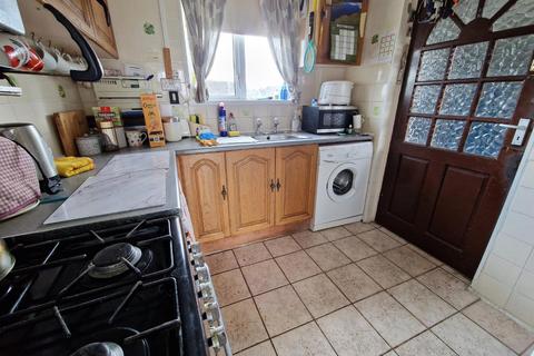 3 bedroom semi-detached house for sale - High Street, Heol-Y-Cyw, Bridgend