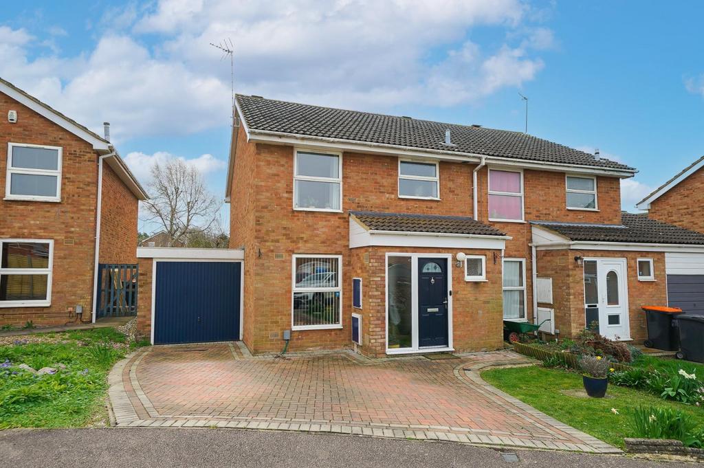 Mercury Way, Leighton Buzzard 3 bed semidetached house for sale £360,000
