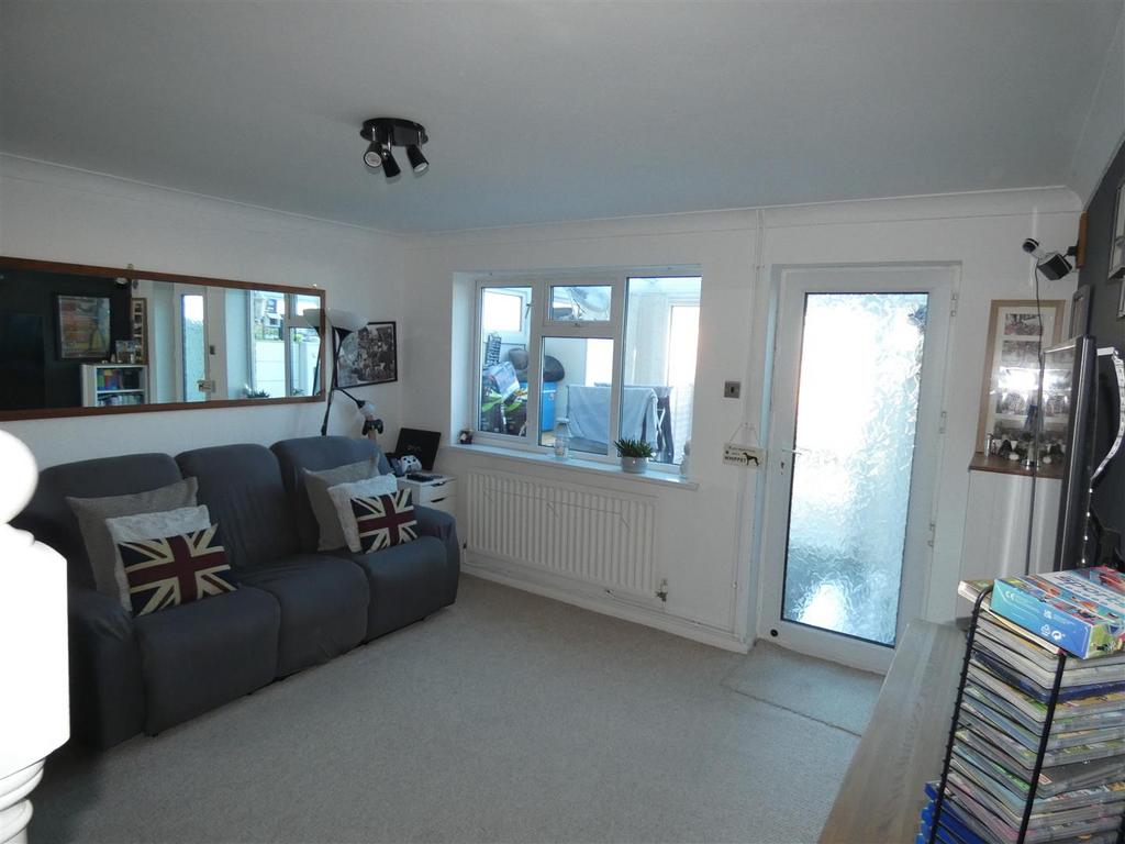 Ferrers Avenue, Tutbury, BurtonOnTrent 2 bed end of terrace house £149,950