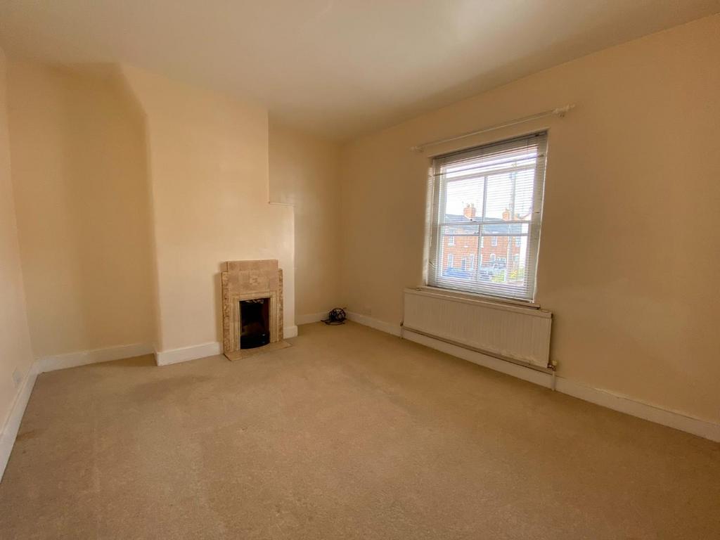 College Lane, StratforduponAvon 2 bed terraced house to rent £875
