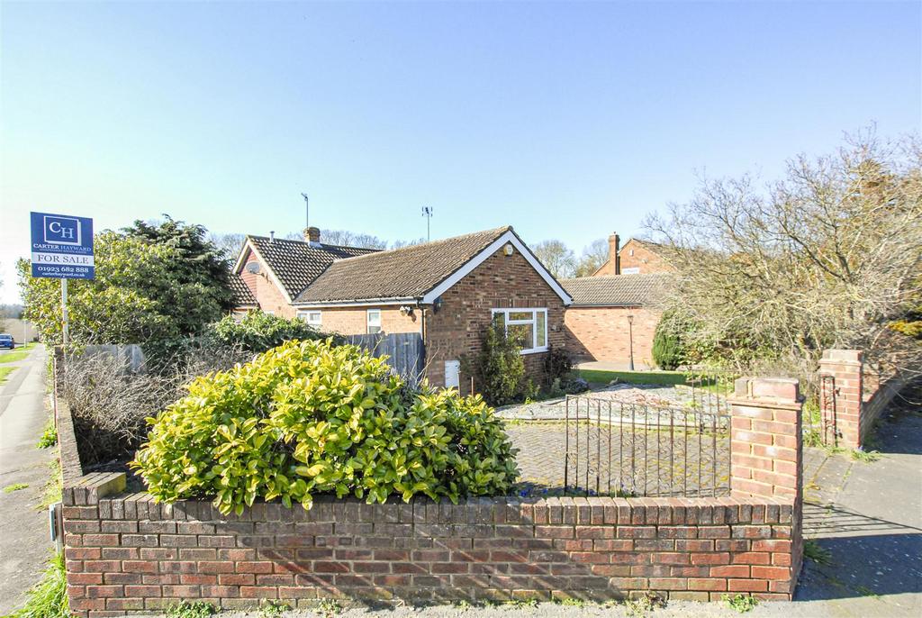 Jenkins Avenue, Bricket Wood, St. Albans 2 bed semidetached bungalow