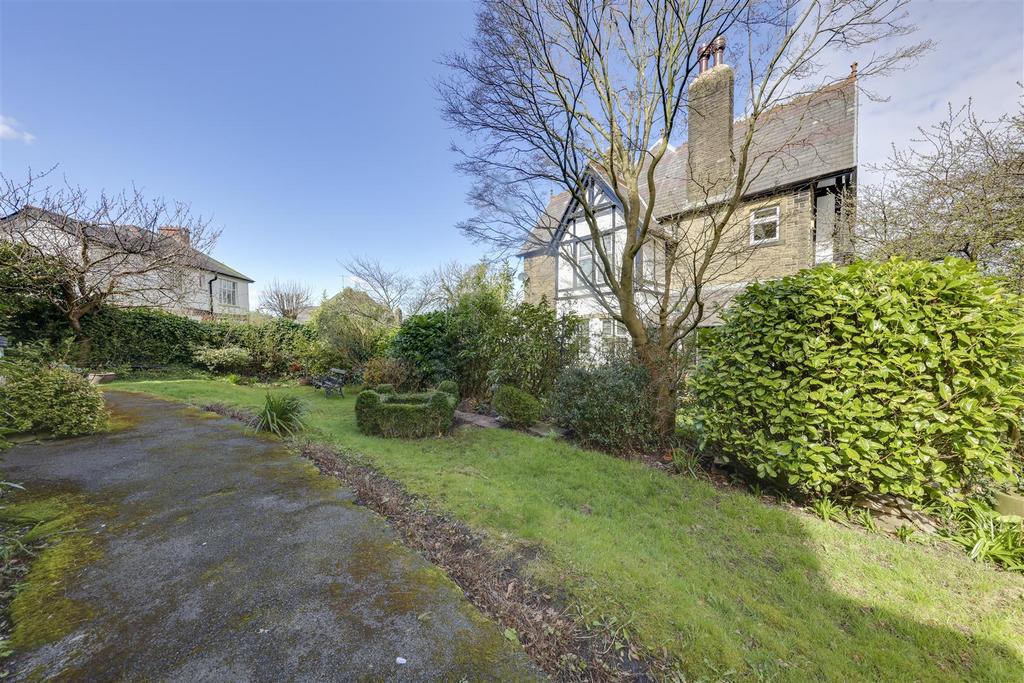 Hollins Lane, Accrington, Lancashire 7 bed semidetached house for sale
