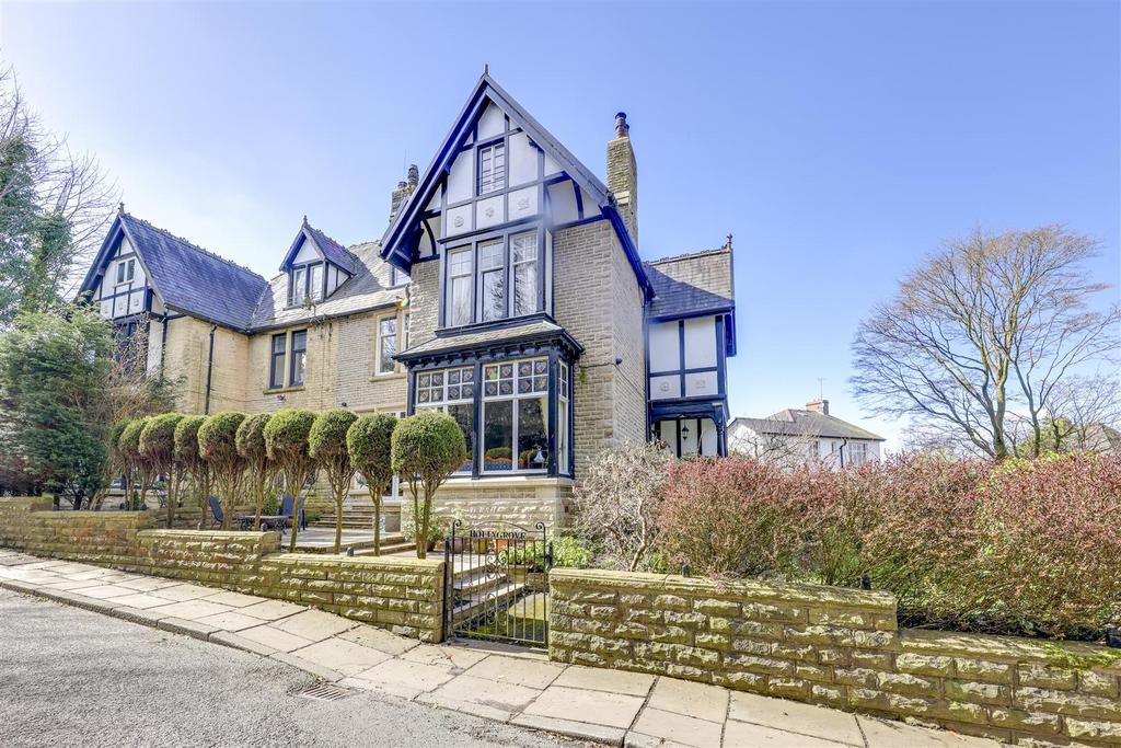 Hollins Lane, Accrington, Lancashire 7 bed semidetached house £595,000