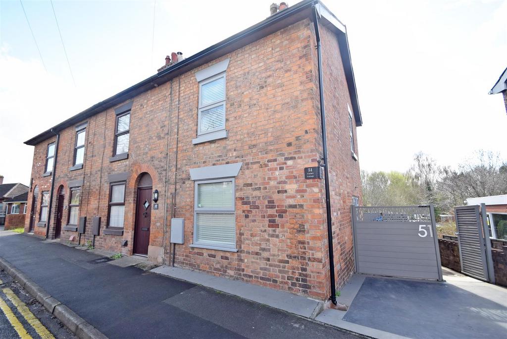 Hereford Road, Shrewsbury 2 bed end of terrace house £215,000