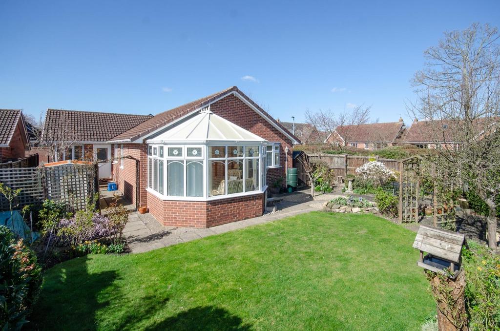 Stonefield Garth, Easingwold 2 bed detached bungalow - £389,995