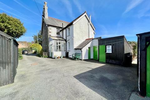 4 bedroom house for sale - Betws Road, Llanrwst