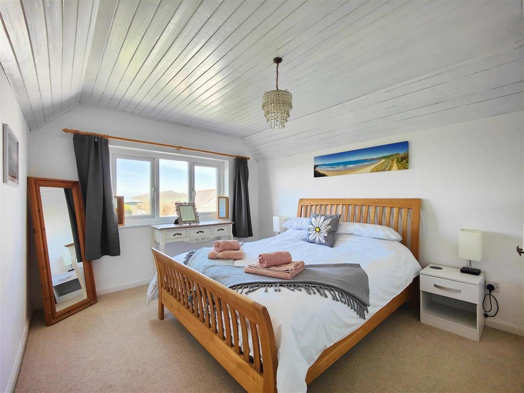 Bedroom 1 (rear)