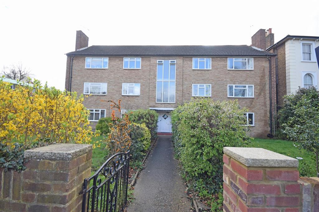 Belmont Road, Twickenham 2 bed apartment £1,975 pcm (£456 pw)
