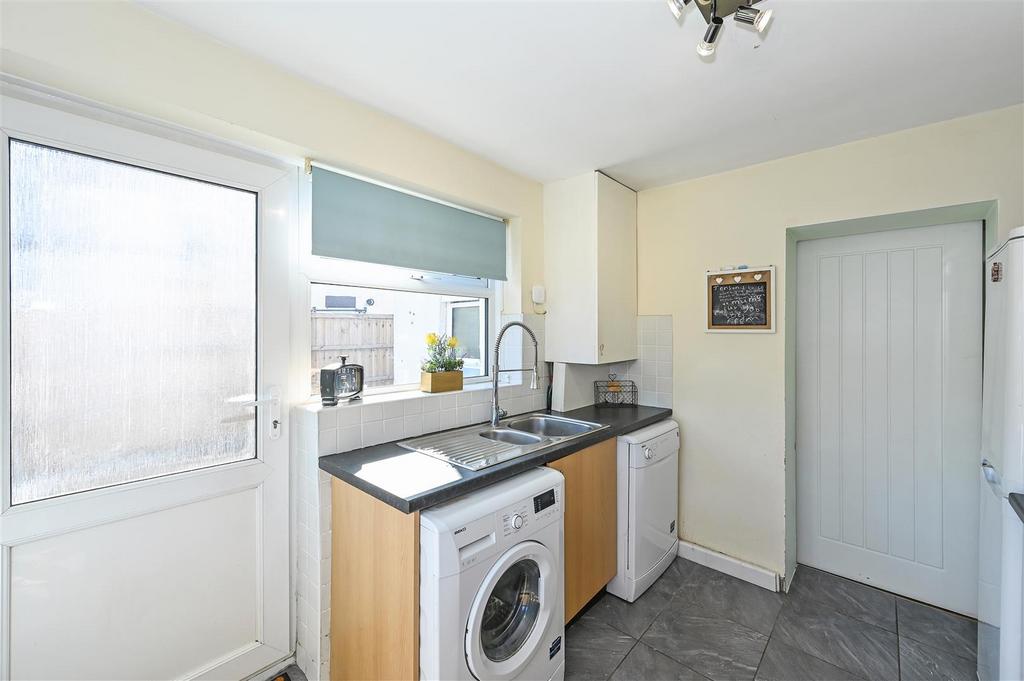 Kitchen sink area.jpg