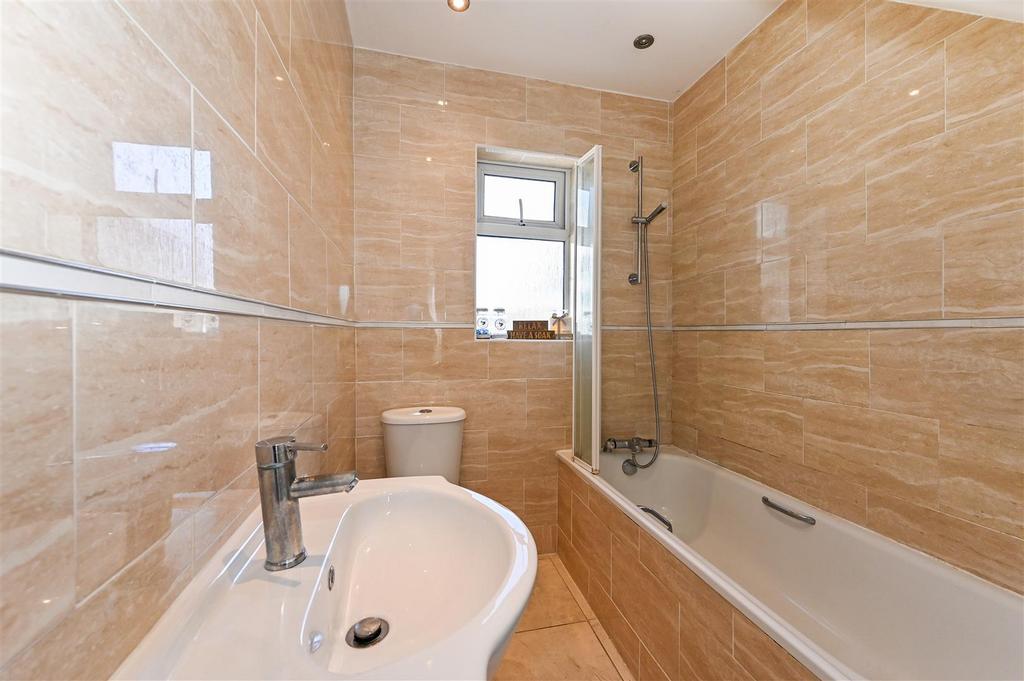 Bathroom to window.jpg