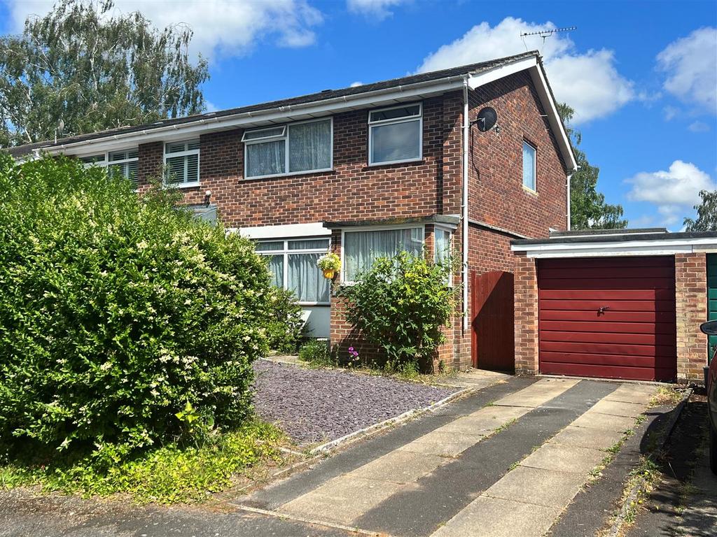 Hazel Close, Hiltingbury, Chandler's Ford 3 bed semidetached house for