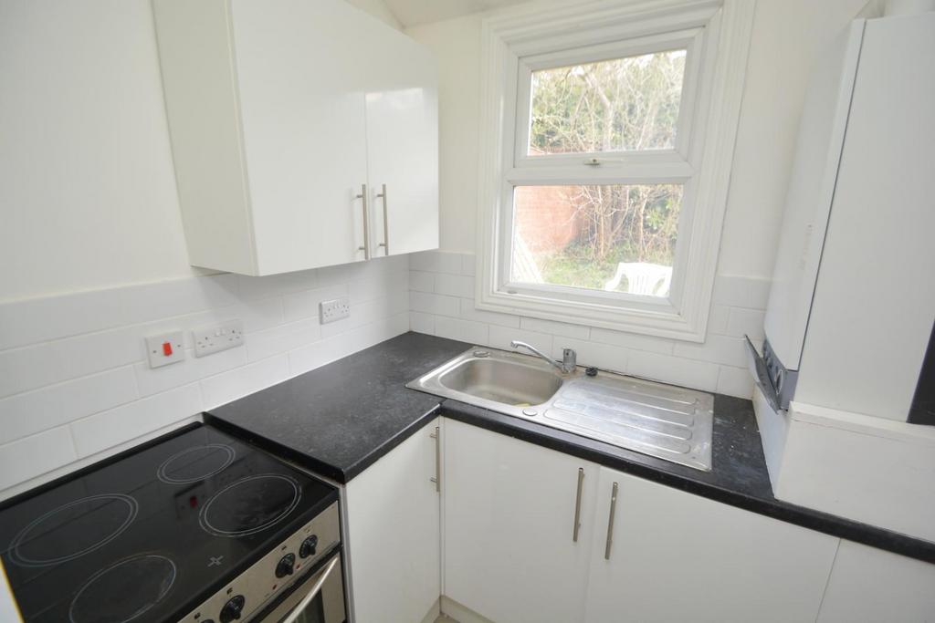 Lower Road, Harrow, HA2 0DE 2 bed flat for sale £300,000