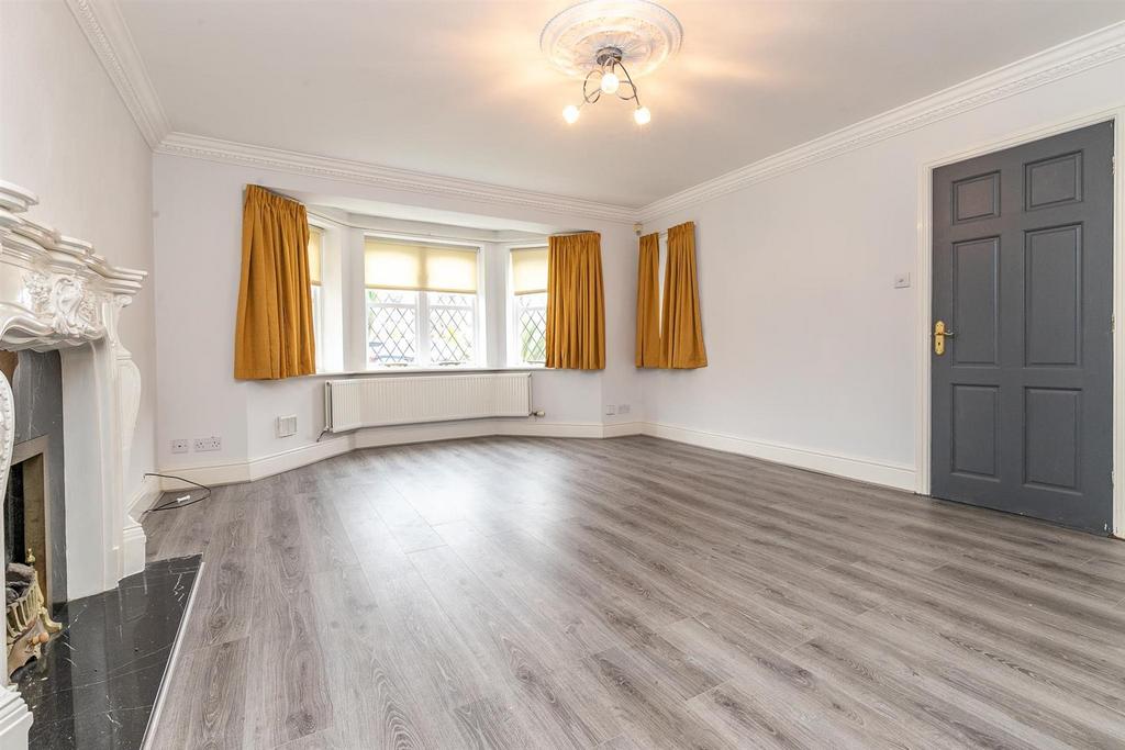 Cheltenham Drive, Sale 4 bed detached house £2,400 pcm (£554 pw)