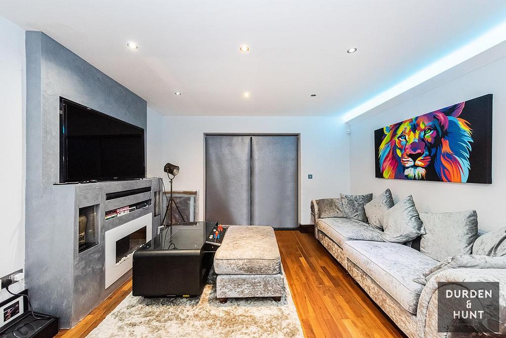 Woolston Manor Apartments, Chigwell, IG7 1 bed apartment £1,550 pcm