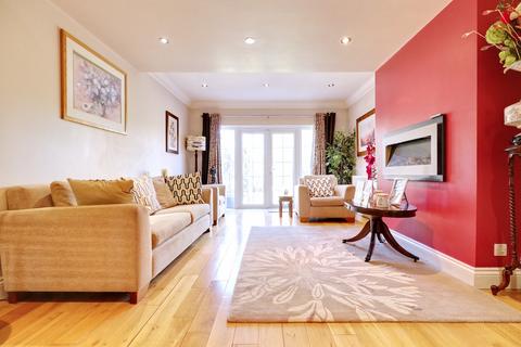 59 Betterton Road, Rainham, RM13 8NB