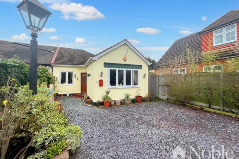 3 bedroom semi-detached bungalow for sale - Moor Lane, Upminster