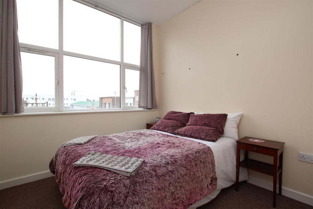 Bedroom 1.JPG