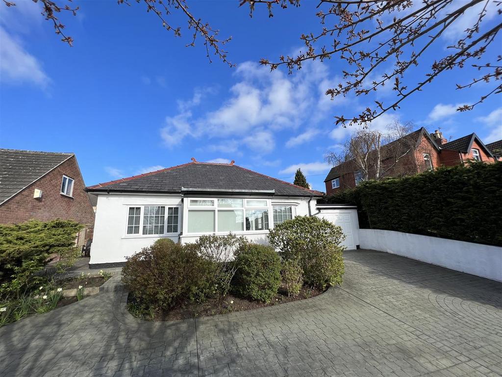 Laurel Avenue, Heswall, Wirral 2 bed detached bungalow £450,000