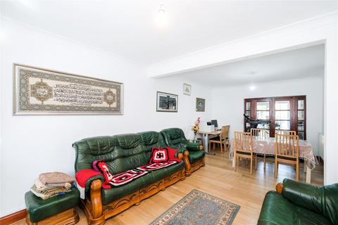 22 Penrhyn Crescent, London, E17 5BH
