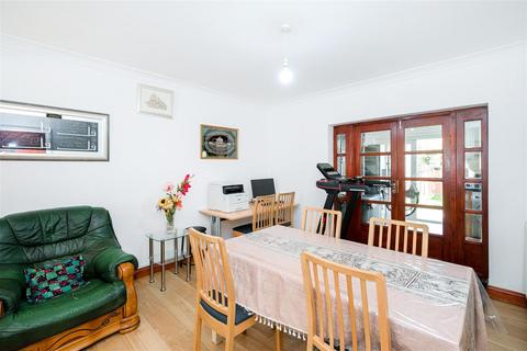 22 Penrhyn Crescent, London, E17 5BH