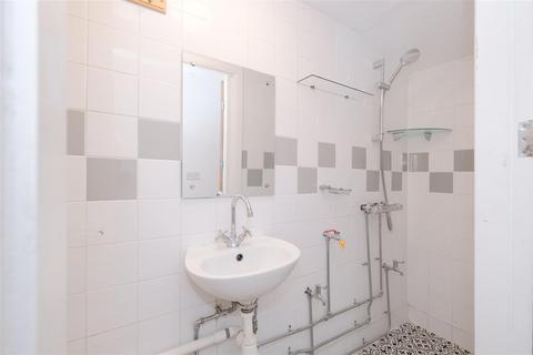22 Penrhyn Crescent, London, E17 5BH