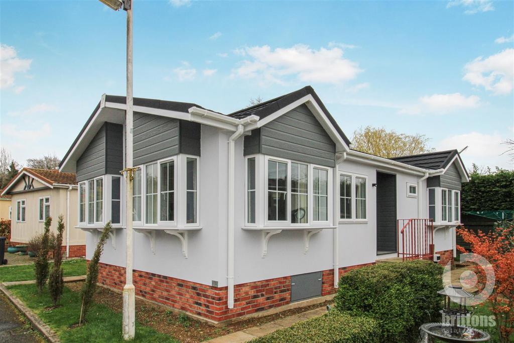 Station Road, 2 bed park home for sale £185,000