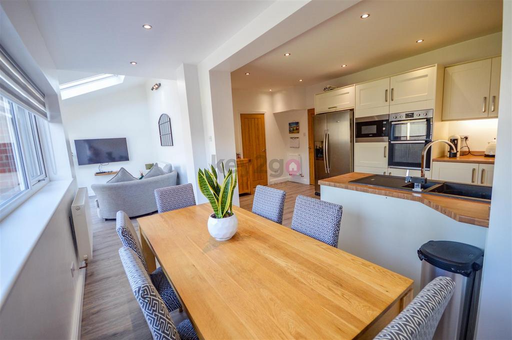 Lodge Lane, Aston, Sheffield, S26 4 bed semidetached house for sale