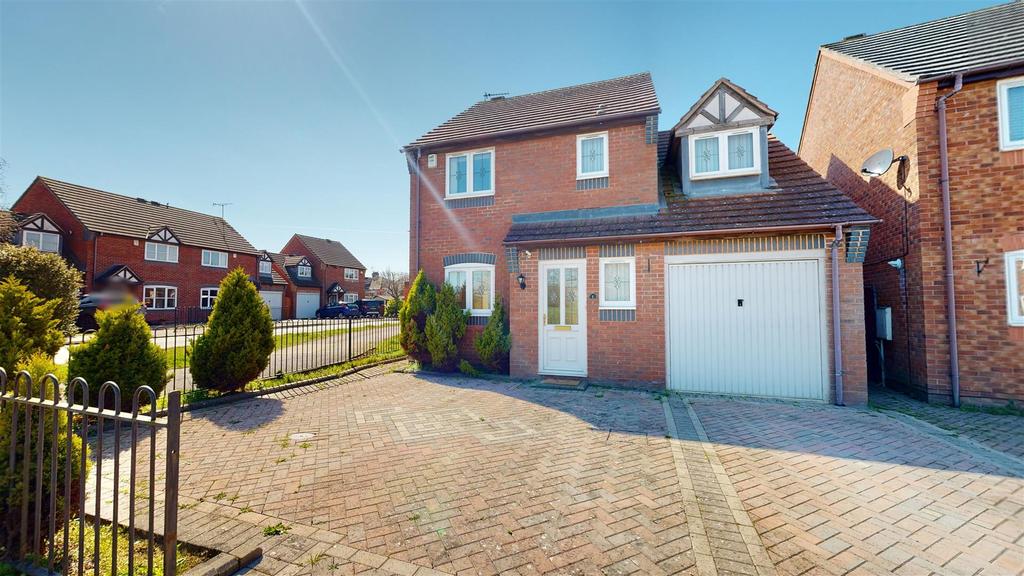 Montgomery Road, Whitnash, Leamington Spa 4 bed detached house for sale