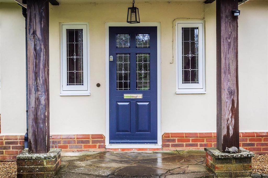 Guildford Road, Cranleigh 4 bed detached house £1,250,000