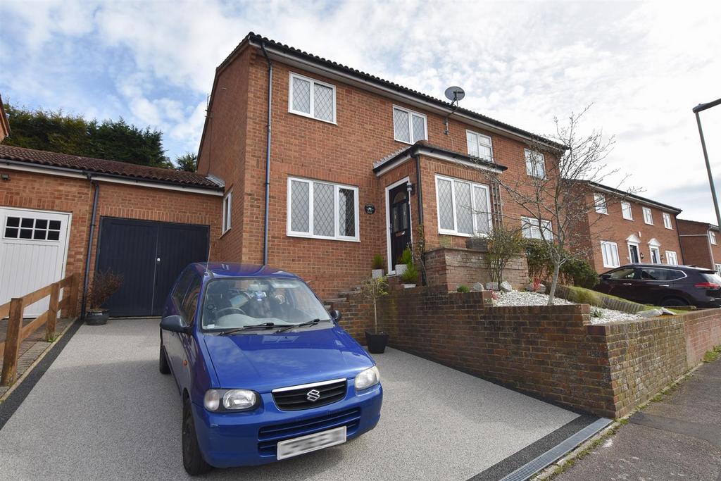 Sandwich Drive, St. LeonardsOnSea 3 bed house for sale £325,000