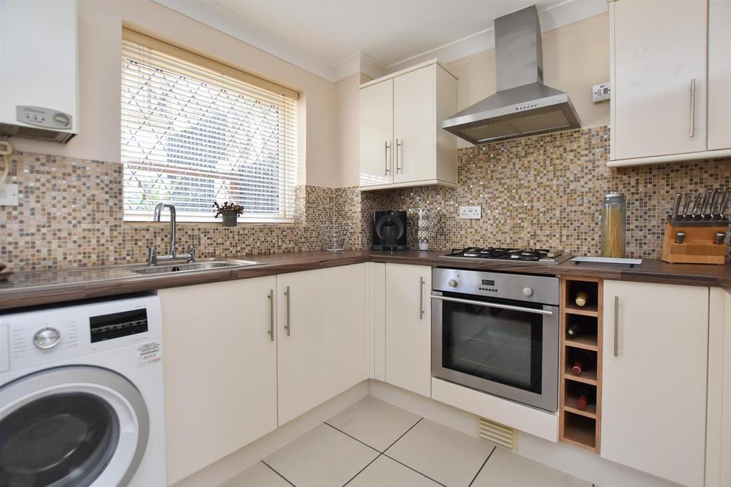 Sandwich Drive, St. LeonardsOnSea 3 bed house for sale £325,000