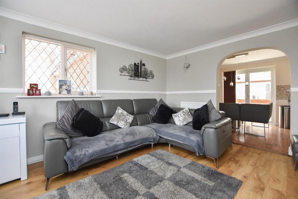 Sandwich Drive, St. LeonardsOnSea 3 bed house £325,000
