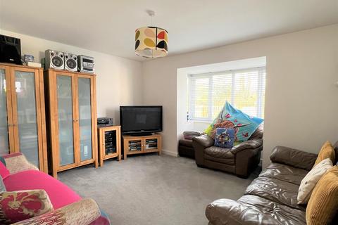 9 Quillet Close, St Austell, PL25 4GD