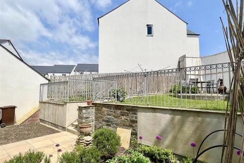 9 Quillet Close, St Austell, PL25 4GD