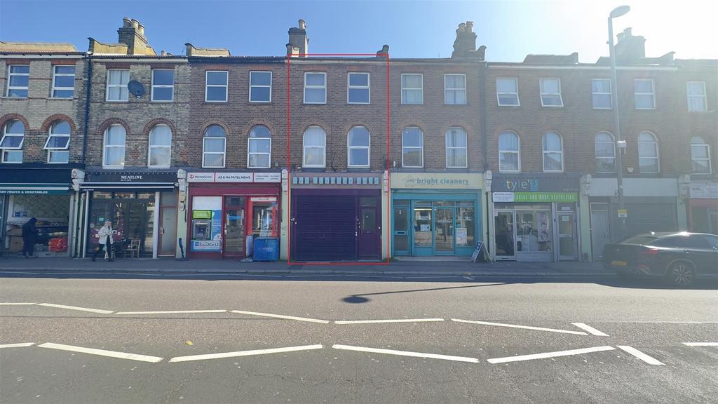 High Road Leyton, E15 2BX 3 bed house for sale £675,000
