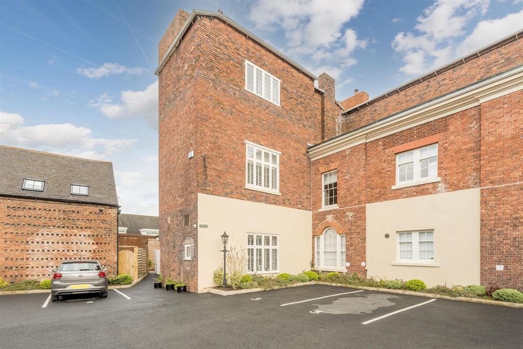 Broadfield House, Kingswinford, DY6 9NS 3 bed townhouse for sale £450,000